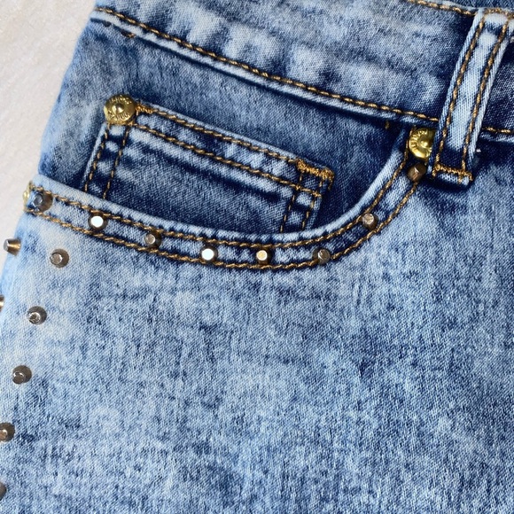 💜Women’s Nicki Minaj Mid Rise Studded Denim Jean Shorts Size 5/6 - Picture 11 of 12
